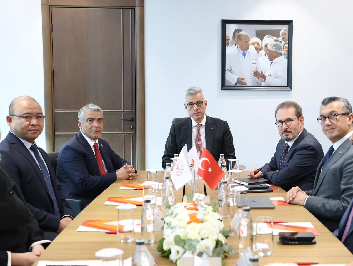 saglikbakanligi's tweet photo. Sağlık Bakanımız Prof. Dr. Kemal Memişoğlu, ülkemizin aşı ve biyoteknoloji alanındaki tesislerinden biri olan Keyvac Biyolojik Ürünler tesisini ziyaret etti.

📍Ankara https://t.co/jJI3LKzkhi