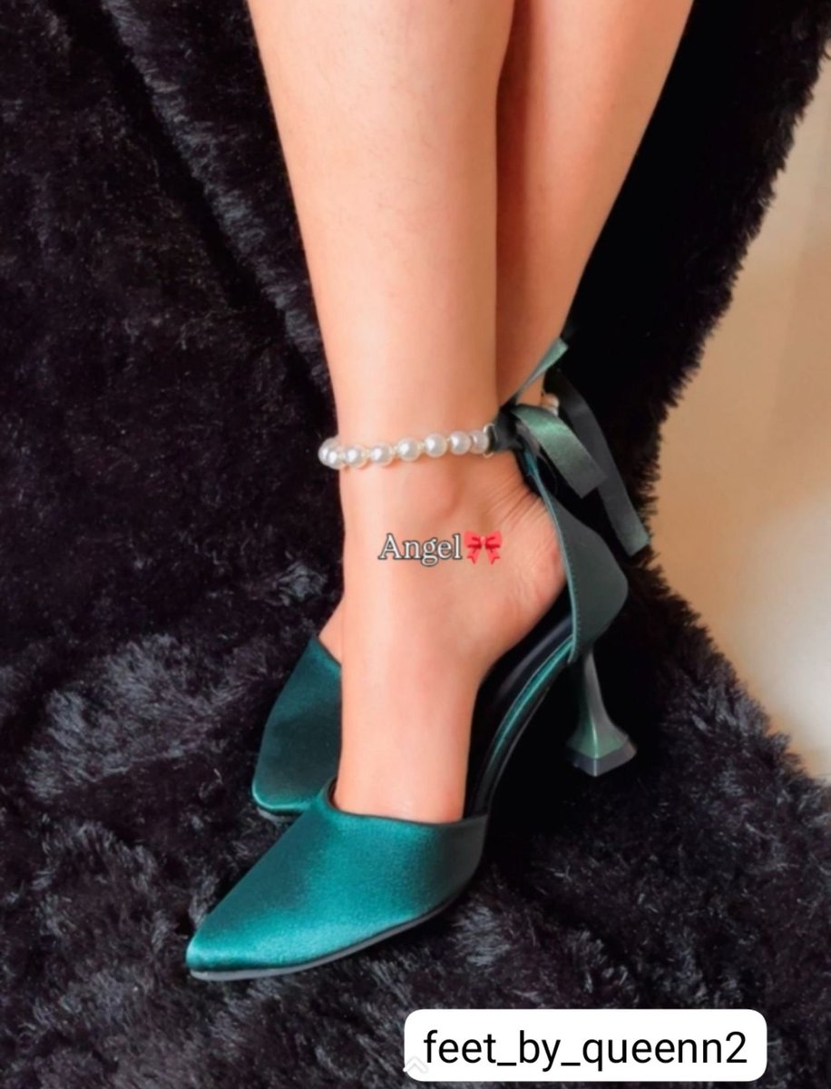 Developer181942's tweet photo. Online session available beg in her dm @feet_by_queenn2 https://t.co/fLNHuEDzkA