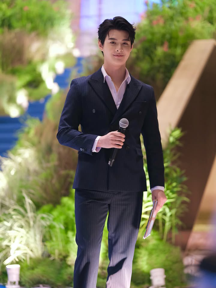 Guguching1's tweet photo. So beautiful 🥰

IG: maretmakeup_

#Saint_sup #MingEr https://t.co/WsGo4mYTgY