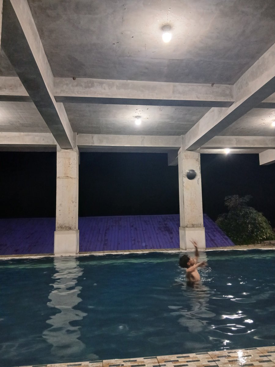 yyoon_junseo's tweet photo. Liat gajah malam-malam yok #magelang #jogja https://t.co/KIUALYjT6v