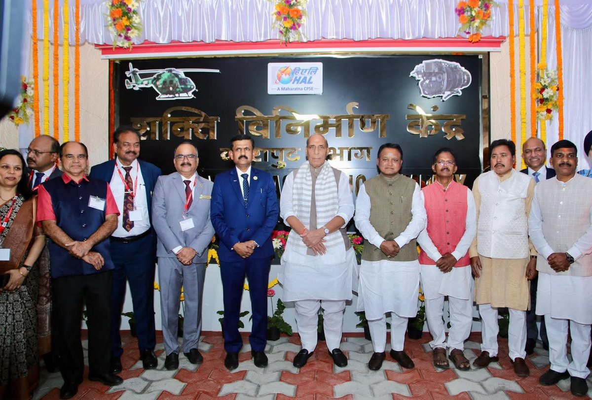 skpradhanbjp's tweet photo. @rajnathsingh @MohanMOdisha @Balabhadra_BJP @rupubhatrabjp @RRMachhaBJP ଏହି କାର୍ଯ୍ୟକ୍ରମ ପ୍ରତିରକ୍ଷା ଉତ୍ପାଦନର ୬ ଦଶନ୍ଧିକୁ ଚିହ୍ନିତ କରିବା ସହିତ ସ୍ୱଦେଶୀ ଜ୍ଞାନକୌଶଳରେ ନିର୍ମିତ ଧ୍ରୁବ ଓ ପ୍ରଚଣ୍ଡ ହେଲିକପ୍ଟର ପାଇଁ ୨୧୮ କୋଟି ଟଙ୍କା ବ୍ୟୟରେ ନିର୍ମିତ ଦ୍ୱିତୀୟ ‘ଶକ୍ତି’ ଇଞ୍ଜିନ୍ ଉତ୍ପାଦନ ଲାଇନ୍‌କୁ ଉଦ୍‌ଘାଟନ କରିଛି। https://t.co/HEMx6r1ME8