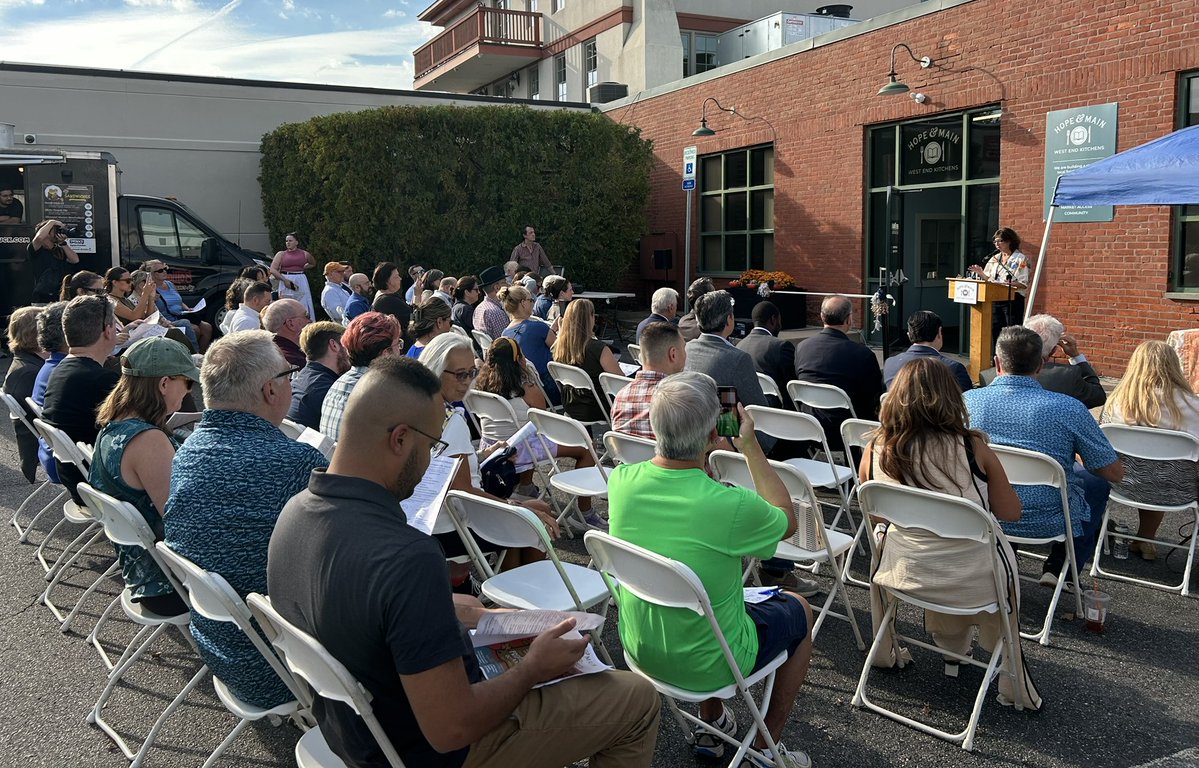 CommerceRI's tweet photo. Growing opportunities for RI’s food entrepreneurs! @stefanpryor and the Commerce team were proud to support the opening of @HopeandMain's West End Kitchens — a new shared-use culinary facility projected to help 50 new businesses get started in its first year. Congratulations, Lisa Raiola and the entire Hope & Main team!
