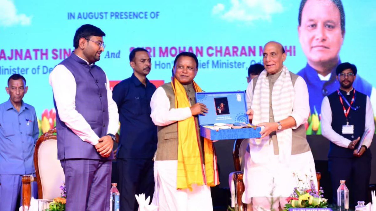 skpradhanbjp's tweet photo. @rajnathsingh @MohanMOdisha @Balabhadra_BJP @rupubhatrabjp @RRMachhaBJP ଏହି କାର୍ଯ୍ୟକ୍ରମ ପ୍ରତିରକ୍ଷା ଉତ୍ପାଦନର ୬ ଦଶନ୍ଧିକୁ ଚିହ୍ନିତ କରିବା ସହିତ ସ୍ୱଦେଶୀ ଜ୍ଞାନକୌଶଳରେ ନିର୍ମିତ ଧ୍ରୁବ ଓ ପ୍ରଚଣ୍ଡ ହେଲିକପ୍ଟର ପାଇଁ ୨୧୮ କୋଟି ଟଙ୍କା ବ୍ୟୟରେ ନିର୍ମିତ ଦ୍ୱିତୀୟ ‘ଶକ୍ତି’ ଇଞ୍ଜିନ୍ ଉତ୍ପାଦନ ଲାଇନ୍‌କୁ ଉଦ୍‌ଘାଟନ କରିଛି। https://t.co/HEMx6r1ME8