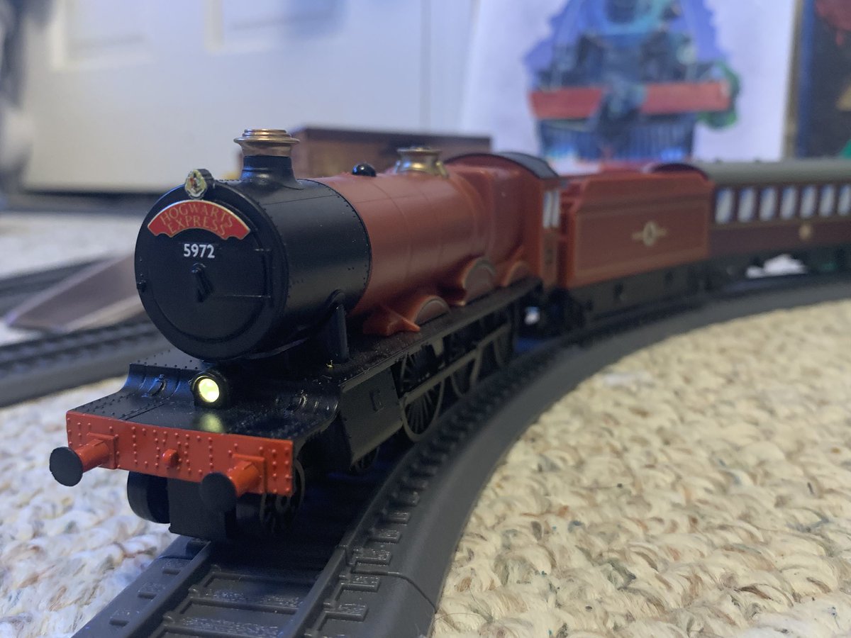 CK124theTSE's tweet photo. My Hornby Playtrains Hogwarts Express Train Set that I preordered from @railssheffield arrived today, and the set is just as amazing as I anticipated it would be! 

It’s such a solid product for what it is, and  the fact it’s my most favorite train of all time supports that! https://t.co/Pak1IEBDkK