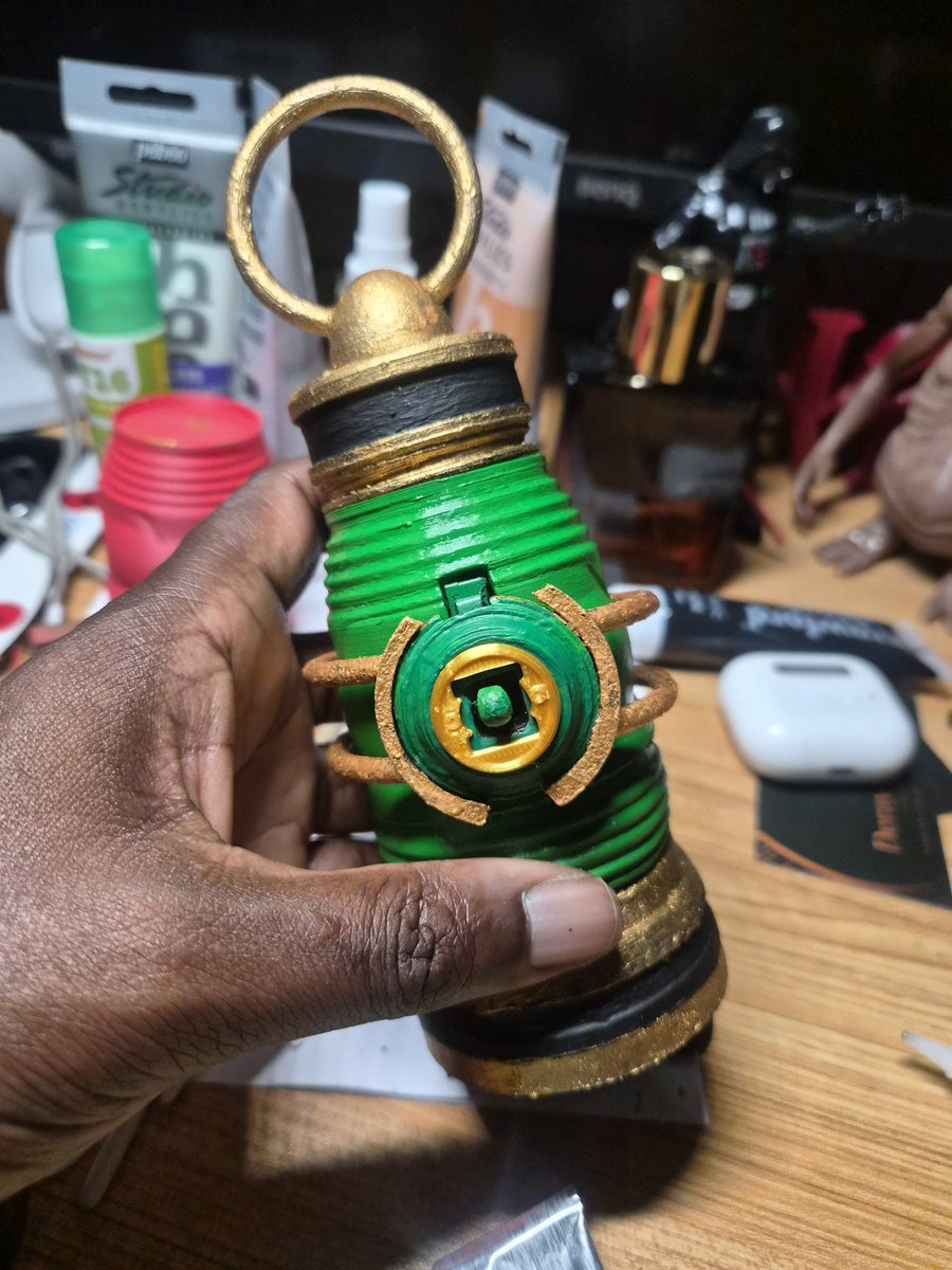 geevader's tweet photo. (WiP) Mini-Green Lantern Lamp build. #lanterns #greenlantern #halhordan #johnstewart #dcu #gvetech https://t.co/MlRYhAkxZY