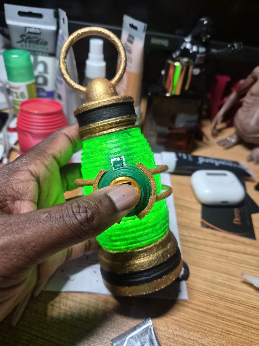 geevader's tweet photo. (WiP) Mini-Green Lantern Lamp build. #lanterns #greenlantern #halhordan #johnstewart #dcu #gvetech https://t.co/MlRYhAkxZY