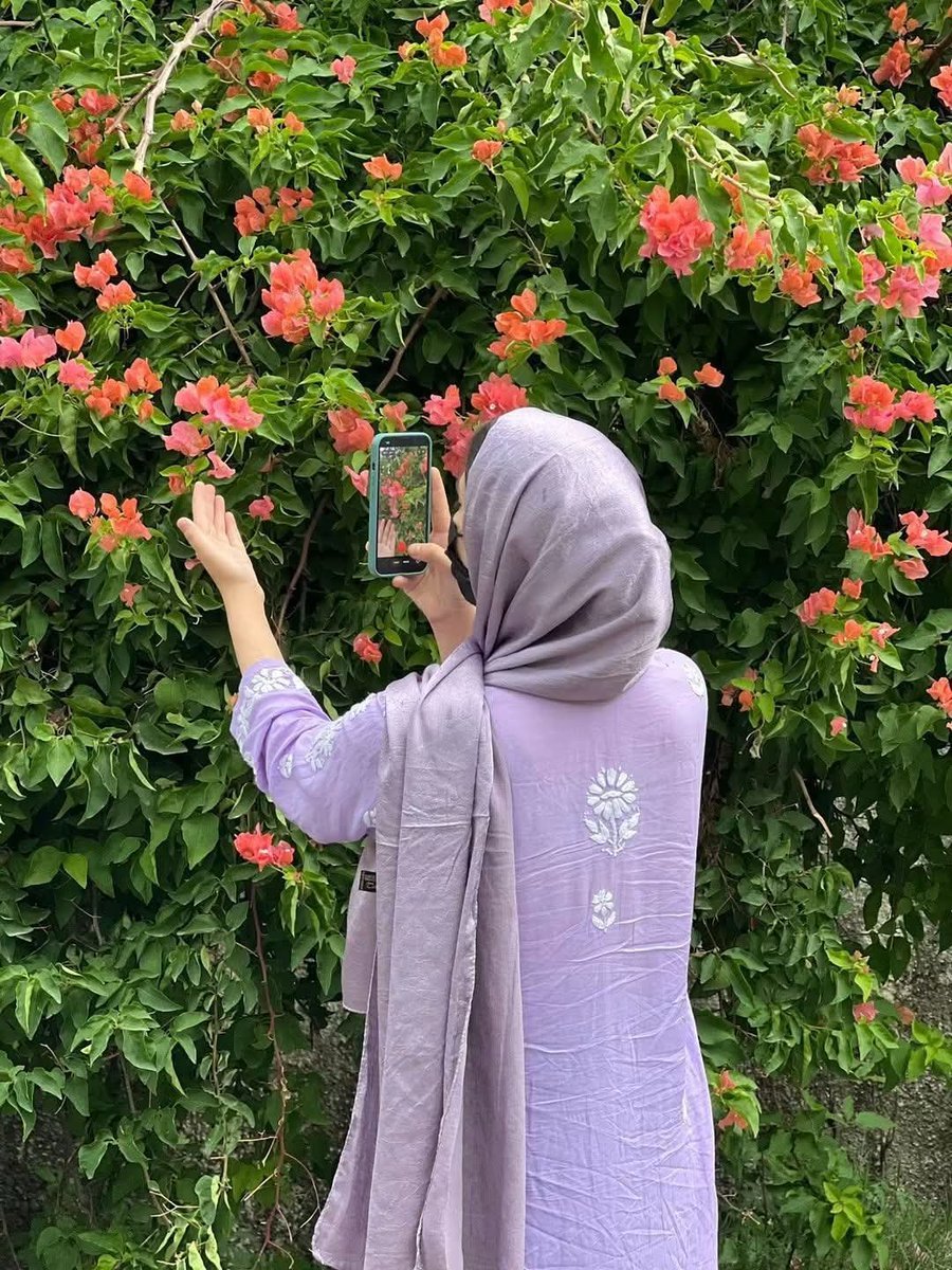 ImshaRehan's tweet photo. دریا پلٹ کے سارے ہی نہروں میں آ گئے🌼
کچے مکان والے بھی شہروں میں آ گئے🦋

اس نے کہا ریحان محبت نہیں مجھے🥀
ہم سننے والے لوگ تھے بہروں میں آ گئے🤎
#اردوقومی_زبان https://t.co/guRQ7fM9mU