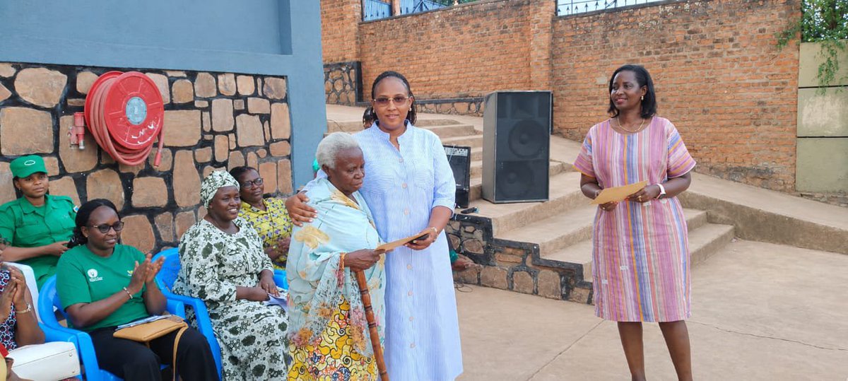 Kimisagara_Sect's tweet photo. @Nyarugenge Muri iyi nteko kandi habereyemo kwizihiza Umunsi mpuzamahanga w'abageze mu zabukuru ufite insanganyamatsiko igira iti Ubunararibonye bw'abageze mu zabukuru,Umunsingi w'iterambere rirambye.
Haremewe bamwe mu abageze mu zabukuru https://t.co/OO8A6vymL7