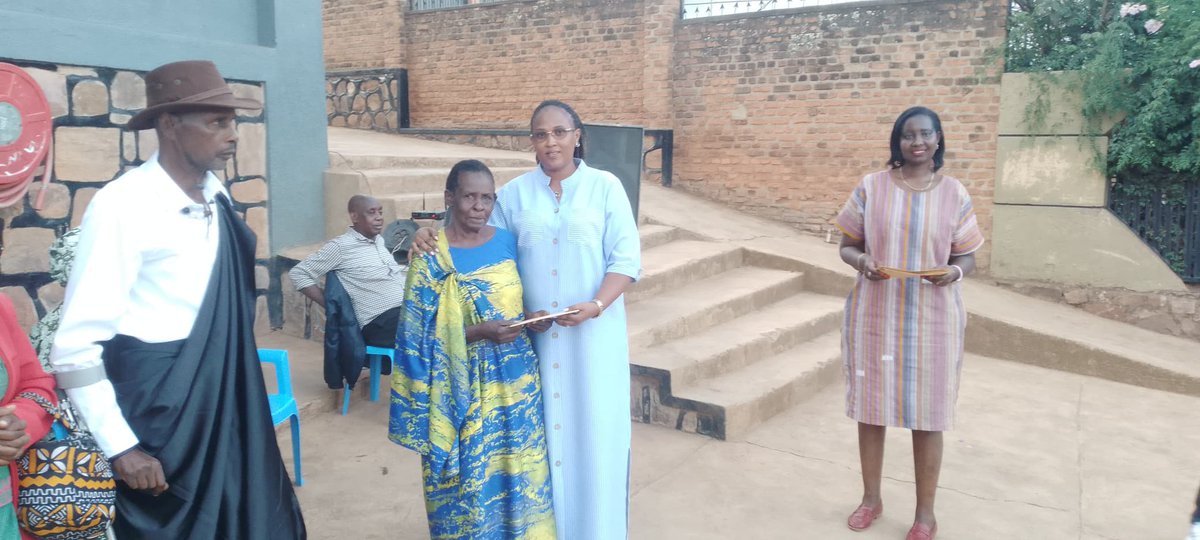 Kimisagara_Sect's tweet photo. @Nyarugenge Muri iyi nteko kandi habereyemo kwizihiza Umunsi mpuzamahanga w'abageze mu zabukuru ufite insanganyamatsiko igira iti Ubunararibonye bw'abageze mu zabukuru,Umunsingi w'iterambere rirambye.
Haremewe bamwe mu abageze mu zabukuru https://t.co/OO8A6vymL7