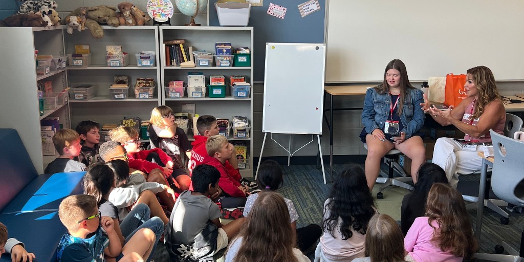 GiGis_Playhouse's tweet photo. GiGi Gianni read The GiGi Way aloud, teaching kids Down Syndrome 101. October is Down Syndrome Awareness Month. Join us! Full story 👉 [https://t.co/9hQ6ps7xwA] #SeeThePersonNotTheLabel #DownSyndromeAwarenessMonth https://t.co/8JNd5QChqt