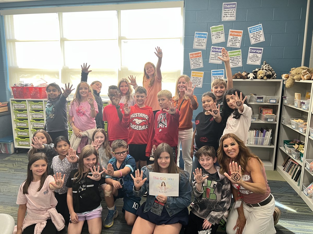 GiGis_Playhouse's tweet photo. GiGi Gianni read The GiGi Way aloud, teaching kids Down Syndrome 101. October is Down Syndrome Awareness Month. Join us! Full story 👉 [https://t.co/9hQ6ps7xwA] #SeeThePersonNotTheLabel #DownSyndromeAwarenessMonth https://t.co/8JNd5QChqt
