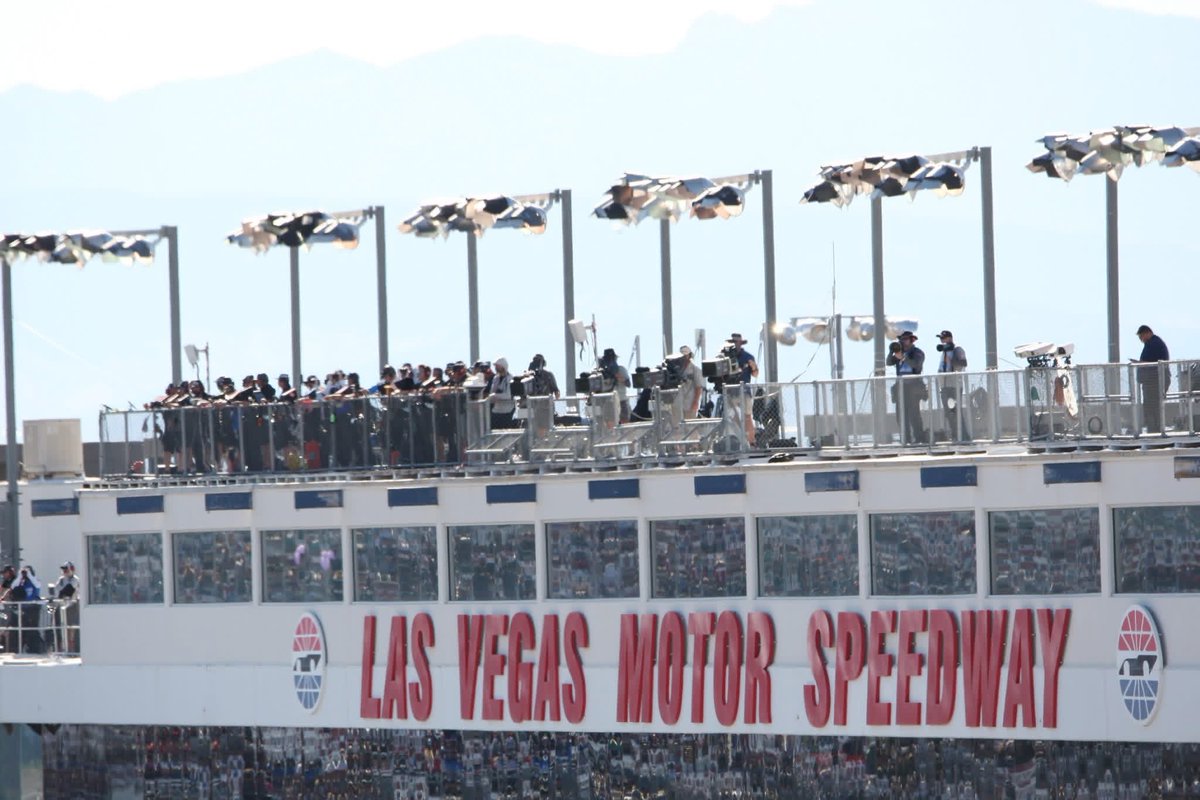 elguerolanchero's tweet photo. #LVMS #southpointlv #flyby #NASCAR
At the LVMS this past Sunday courtesy of The South Point Hotel ๐จ Thanks for the tickets. https://t.co/f93WQoceI0