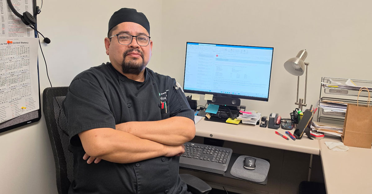 SanAntonioHosp's tweet photo. It’s National Healthcare Foodservice Workers Week, Oct 4 to 10. SARH salutes the pros who nourish patients, visitors &amp; staff, tailor meals to clinical needs &amp; manage big inventories so care never stops. Thank a team member today. #HereForLife #HCFSWW2026 https://t.co/1HFOYrIK5C