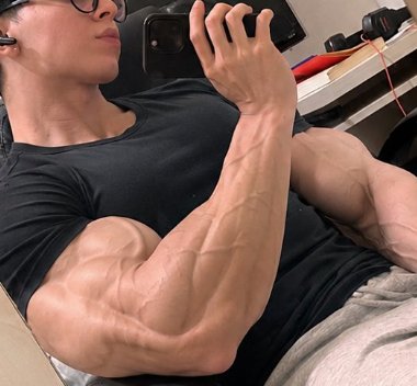 robert062357582's tweet photo. casual young Asain bro swole https://t.co/dW3Iz5FpRN