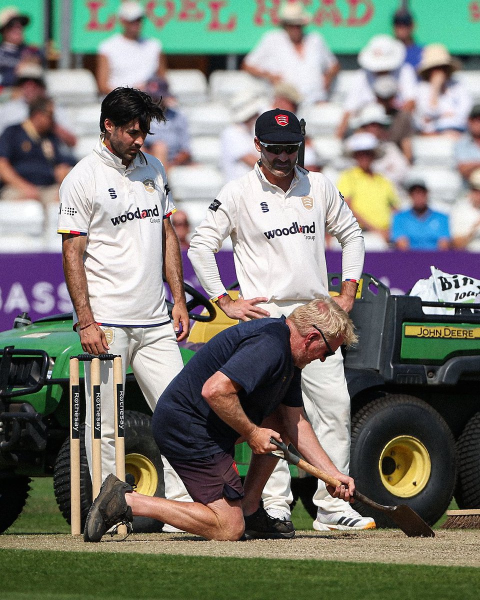 EssexCricket's tweet photo. A huge thank you to Stuart Kerrison and his team for producing first-class and international pitches throughout the 2026 season. ❤️

🌱 Working with a limited number of pitches compared to others, with the training nets and pitches on the same square, alongside a heavy training and fixture schedule, Stuey and his team always have a smile on their faces, come rain or shine!

🦅 #FlyLikeAnEagle