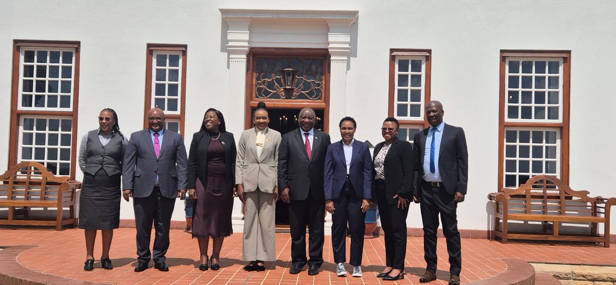 PresidencyZA's tweet photo. President @CyrilRamaphosa undertakes Ministerial Appraisals of Members of the National Executive as part of efforts to strengthen transparency and accountability in government.
 
On 22 September 2026, the President met with the Minister of Human Settlements, Ms Thembi Simelane, for her performance appraisal.
