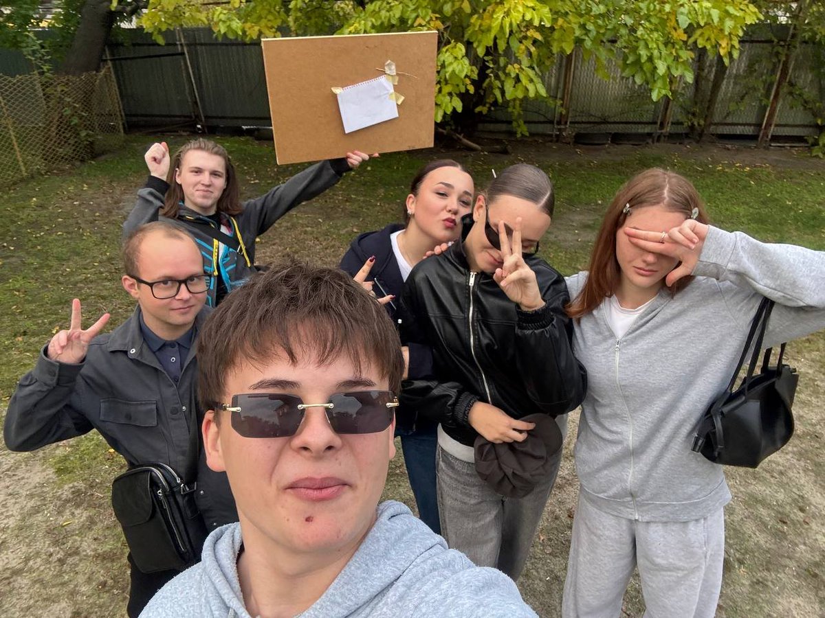 honyiol's tweet photo. погуляли с одногрупниками, студенты йоу https://t.co/1ODa3LPsYe