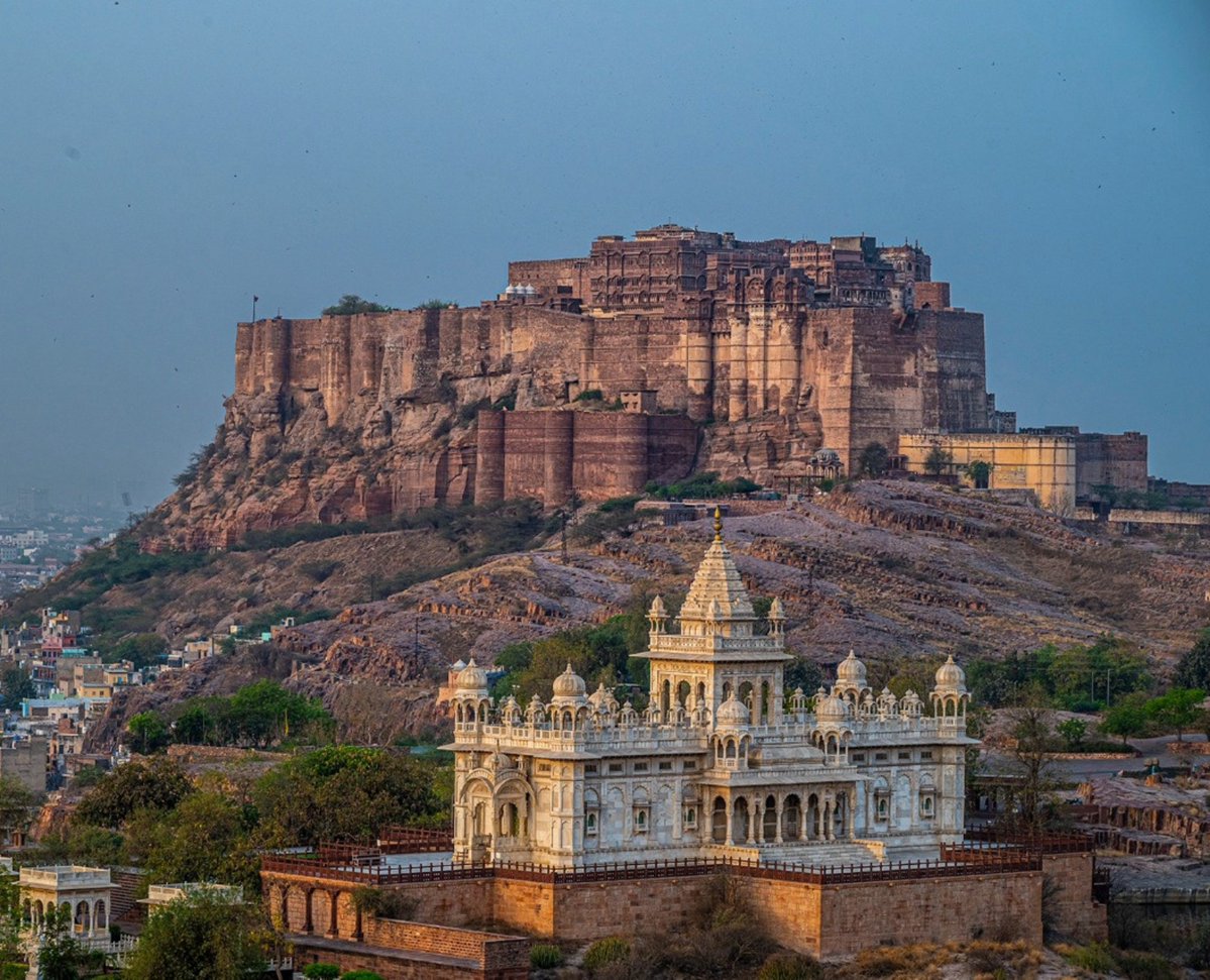 Rustum_0's tweet photo. From 1679 to 1707, Jodhpur remained under direct imperial Mughal administration.

In 1679, its Qiladar (fort commandant) was Khidmatguzar Khan (Islam Ali Beg), a Bundela Rajput convert to Islam. He died in 1684, leaving behind a son, Muhammad Quli.

#Ref: Tazkirat-ul Umara https://t.co/oRw3L4Busd