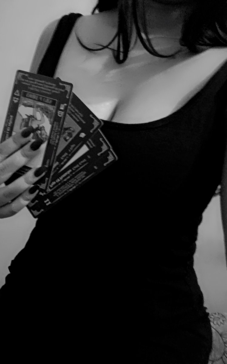 trishaatrishaiq's tweet photo. don't fw me I read tarot https://t.co/QOBQEFpoXO
