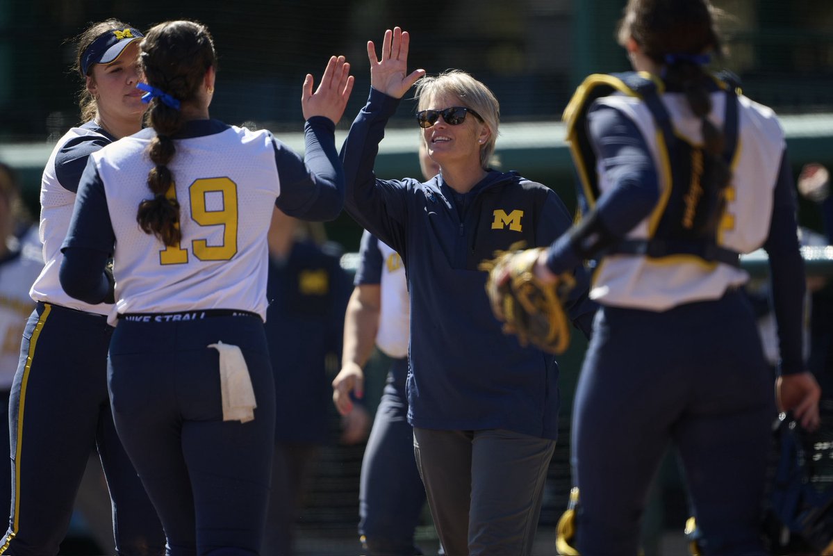 umichsoftball's tweet photo. High fives all around for National Coaches Day! 👏👏

#GoBlue https://t.co/GkM3eSxIVp