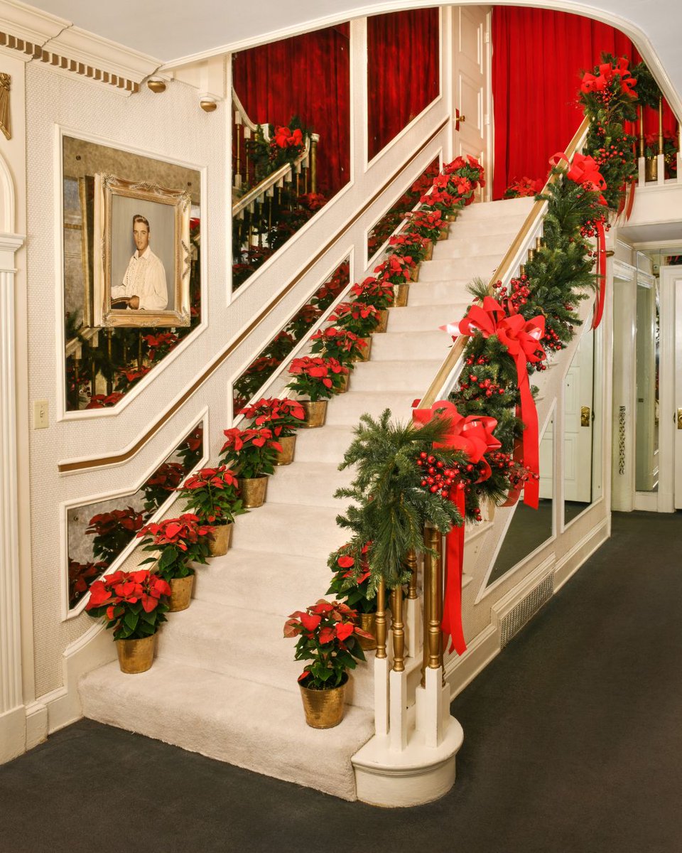 VisitGraceland's tweet photo. Planning a holiday trip to Memphis? 🎄Christmas Tours at Graceland tickets are on sale now. Starting November 19, live guides will lead you through the mansion decorated for the holidays and share stories of what Christmas was like with Elvis. Afternoon Christmas Tours run daily from 3 to 5 PM through December 23, and there are evening Christmas UVIP Tours on select nights.

Mark your calendar for opening weekend too! Holiday Lighting Weekend runs November 19 through 21 and starts with our free Holiday Lighting Ceremony. ⚡

Learn more at https://t.co/G8vYIOfzID