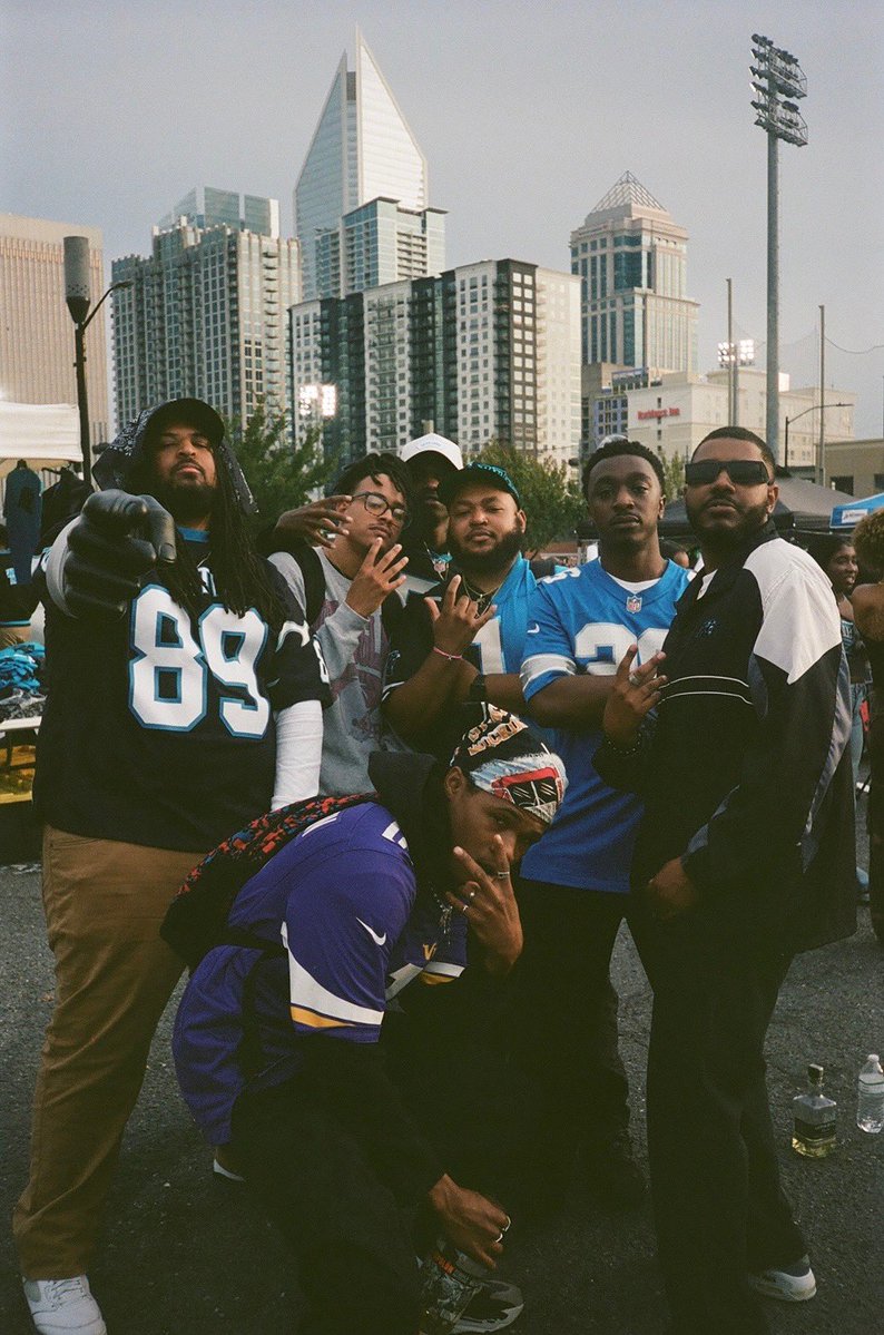 thaRBW's tweet photo. I forgot to post on victory Monday, but we had to show Dee some southern hospitality 🫳🏾 #KeepPounding https://t.co/Tf484ugpS4