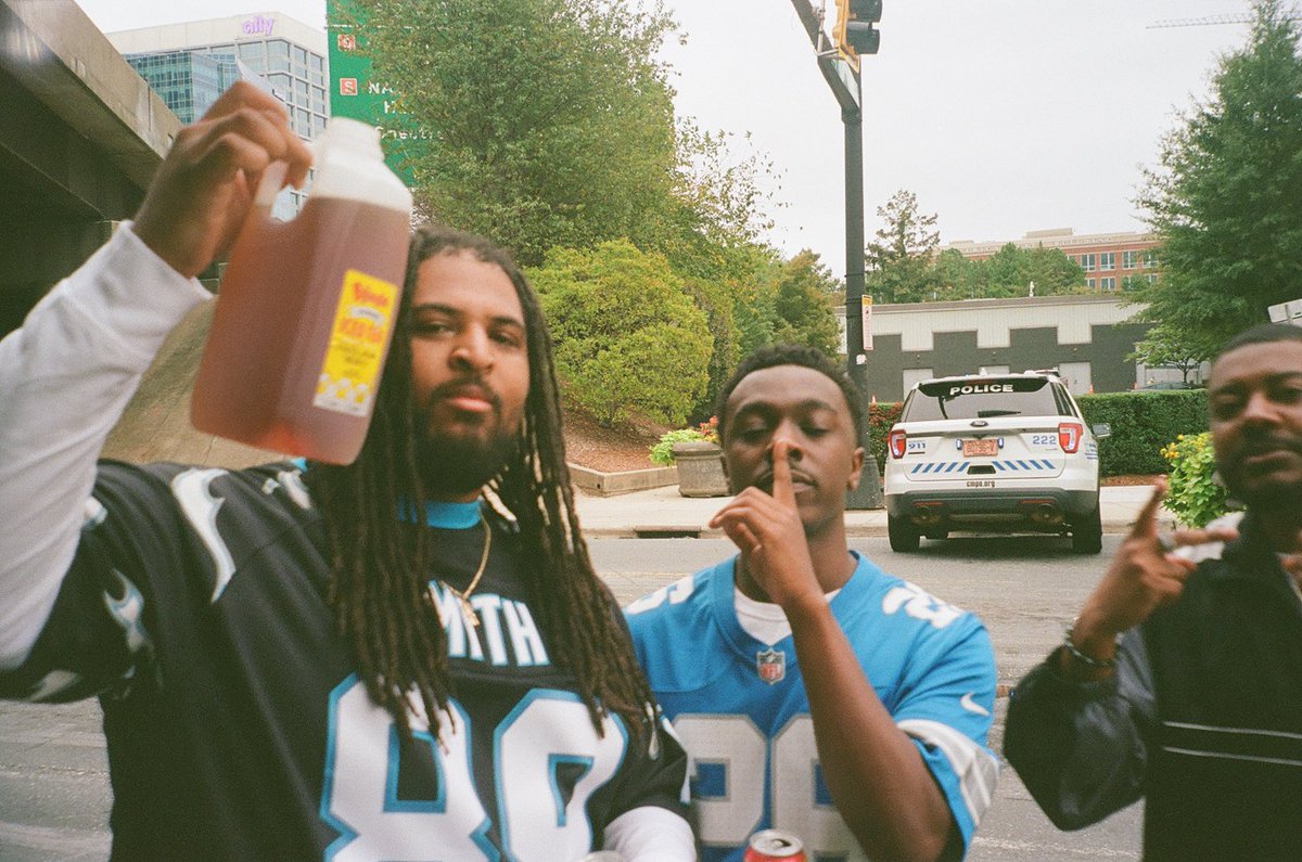 thaRBW's tweet photo. I forgot to post on victory Monday, but we had to show Dee some southern hospitality 🫳🏾 #KeepPounding https://t.co/Tf484ugpS4