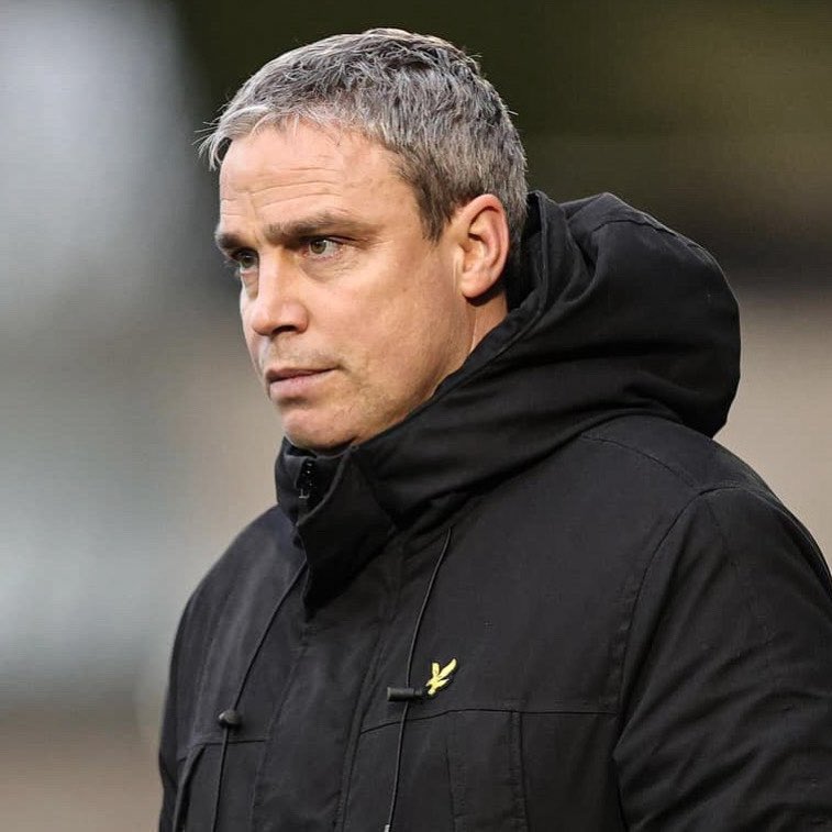 eflpublished's tweet photo. 𝐎𝐟𝐟𝐢𝐜𝐢𝐚𝐥: League One side Bradford City have confirmed the appointment of Michael Duff as the club’s new manager until the end of 2029/30 season 🐔 

The former Huddersfield Town boss most recently managed Wycombe Wanderers 🧢 

#BCAFC https://t.co/XuEKTn8ZgC