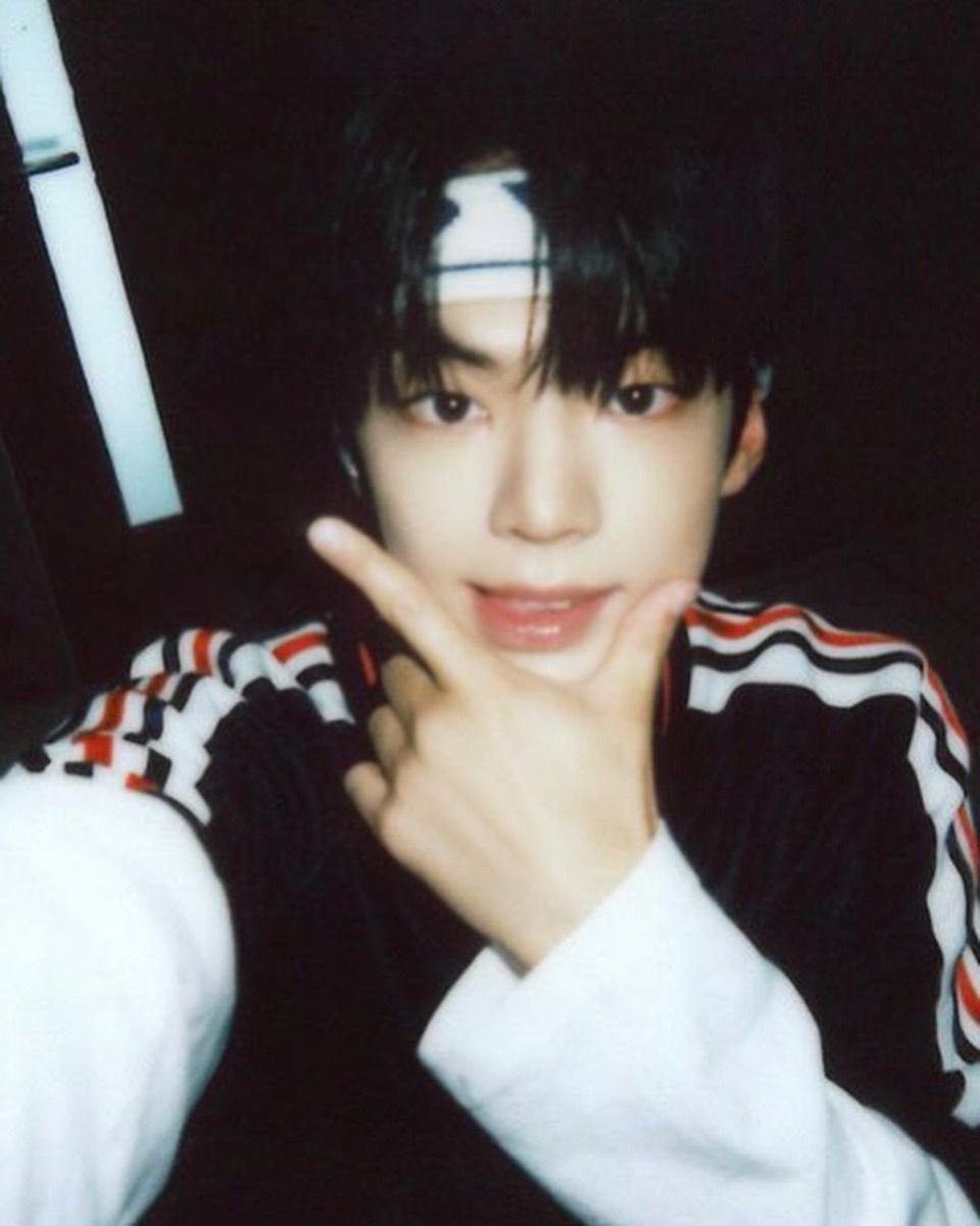 malgmiii_'s tweet photo. 이런 분위기의 도훈이 사진이 너무 좋다 https://t.co/h4AjXjnI1s