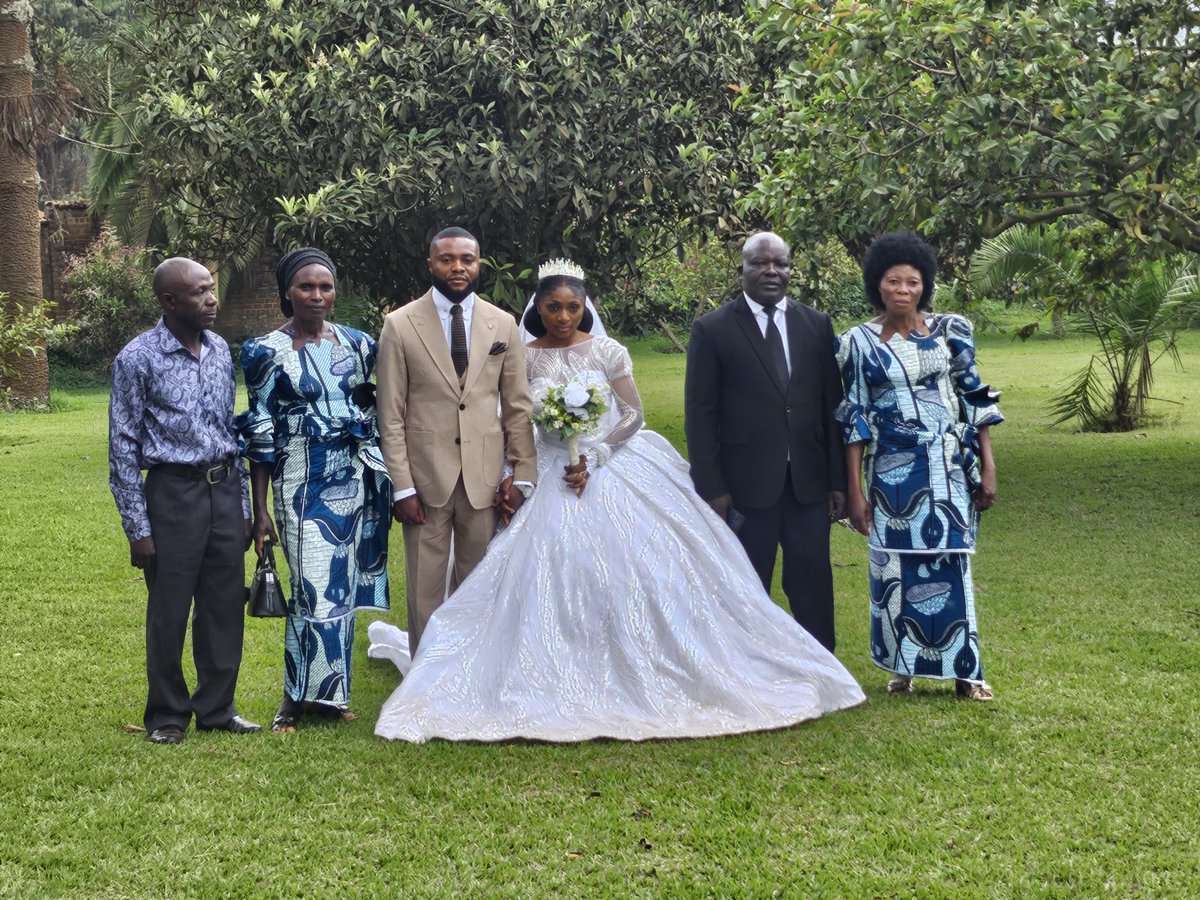 EricDangwe's tweet photo. #BUTEMBO : Heureux d’avoir participé au mariage de mon cher Beau-frère #SocrateKisambi.

Merci à la famille #KibokoKingaBora, ma belle-famille, pour cette magnifique organisation.

Félicitations aux mariés ! Que #Dieu bénisse leur union et leur foyer. https://t.co/HlEHWHKl4A