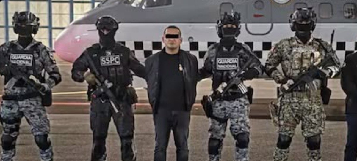 AlertaGDL's tweet photo. Su caída es un golpe estratégico al crimen organizado porque era de los cuatro líderes regionales más poderosos del CJNG, estaba sancionado por EE. UU. y su red conectaba con el robo de combustible y operaciones de alto nivel. Su sobrino Jahir Cazarín tomaría su lugar. https://t.co/pBCL8yXl5j