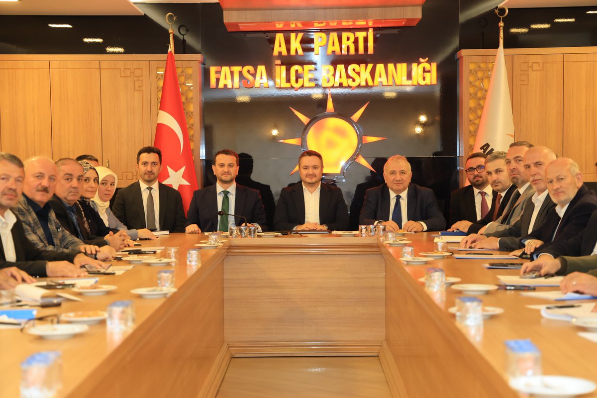 ozdemirsamet's tweet photo. 📍 AK Parti Fatsa İlçe Başkanlığımızdayız

Cumhurbaşkanımız ve Genel Başkanımız Sayın Recep Tayyip Erdoğan’ın liderliğinde; güçlü teşkilat yapımız, ortak hedeflerimiz ve Türkiye Yüzyılı vizyonumuz doğrultusunda çalışmalarımızı kararlılıkla sürdürüyoruz.

Bu anlayışla, 19 ilçe başkanımızın katılımıyla Olağan İlçe Başkanları Toplantımızı gerçekleştirdik.

Toplantımızda ilçelerimizde yaptığımız çalışmaları değerlendirdik, planladığımız çalışmalar üzerine istişarelerde bulunduk.

AK davamızın ve teşkilatımızın her kademesinde taşıdığımız sorumluluğun bilinciyle; Ordu’muz için çalışmaya devam edeceğiz.

Toplantımızın AK Partimize ve şehrimize hayırlı olmasını diliyor, tüm teşkilat mensuplarımıza çalışmalarında kolaylıklar ve başarılar diliyorum.