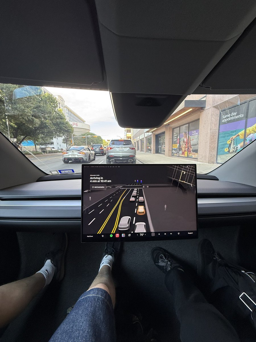 timatbyteful's tweet photo. First time in a driverless taxi

> more comfortable / leg room
> smooth ride
> $7 compared to 15 dollar + tip

@elonmusk bring to the UK https://t.co/af6qZAoOrn