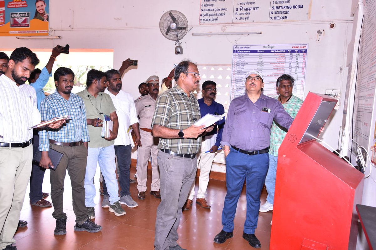 drmmadurai's tweet photo. DRM Shri Om Prakash Meena inspected Sivaganga Station, reviewing passenger amenities, station facilities and ongoing improvement works. He emphasised maintaining high standards of cleanliness, safety &amp; passenger convenience.

#SouthernRailway #Madurai #IndianRailways https://t.co/ZKHx4hjX9Q