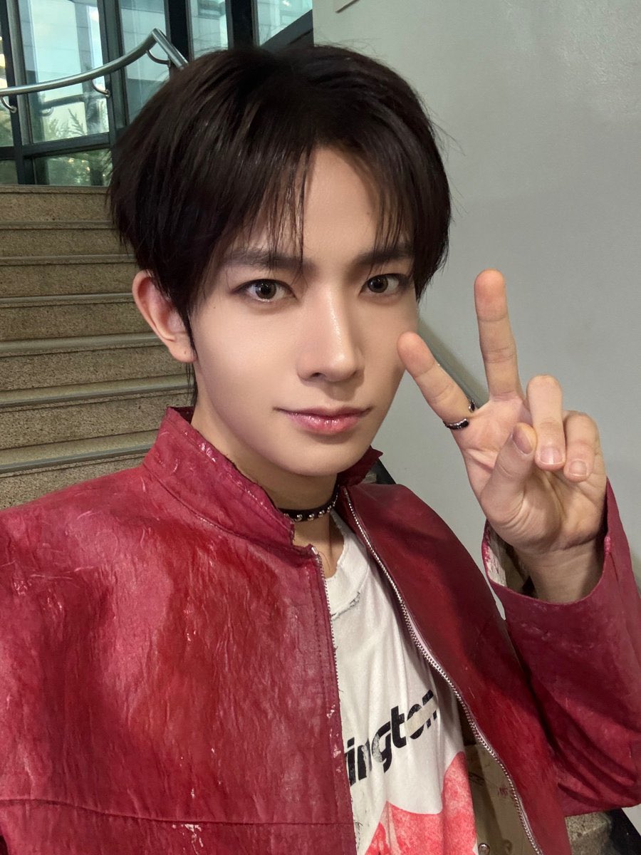 hzzxeung's tweet photo. 빨간색 진짜 잘어울려 ❤️🍒🍎🍉🍅❤️‍🔥❤️‍🩹 https://t.co/NVhCpi4OUl