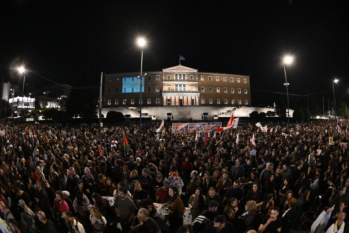 odigitis's tweet photo. 📌 «Ανεπιθύμητος ο σφαγέας Ρούμπιο! Καμία εμπλοκή της Ελλάδας στο μακελειό» διατρανώνουν από το Σύνταγμα εργαζόμενοι και φορείς!
🔴 Στο συλλαλητήριο παρευρίσκεται ο ΓΓ της ΚΕ του ΚΚΕ, Δημήτρης Κουτσούμπας.
#rubio_gohome https://t.co/CvyEc6e24E