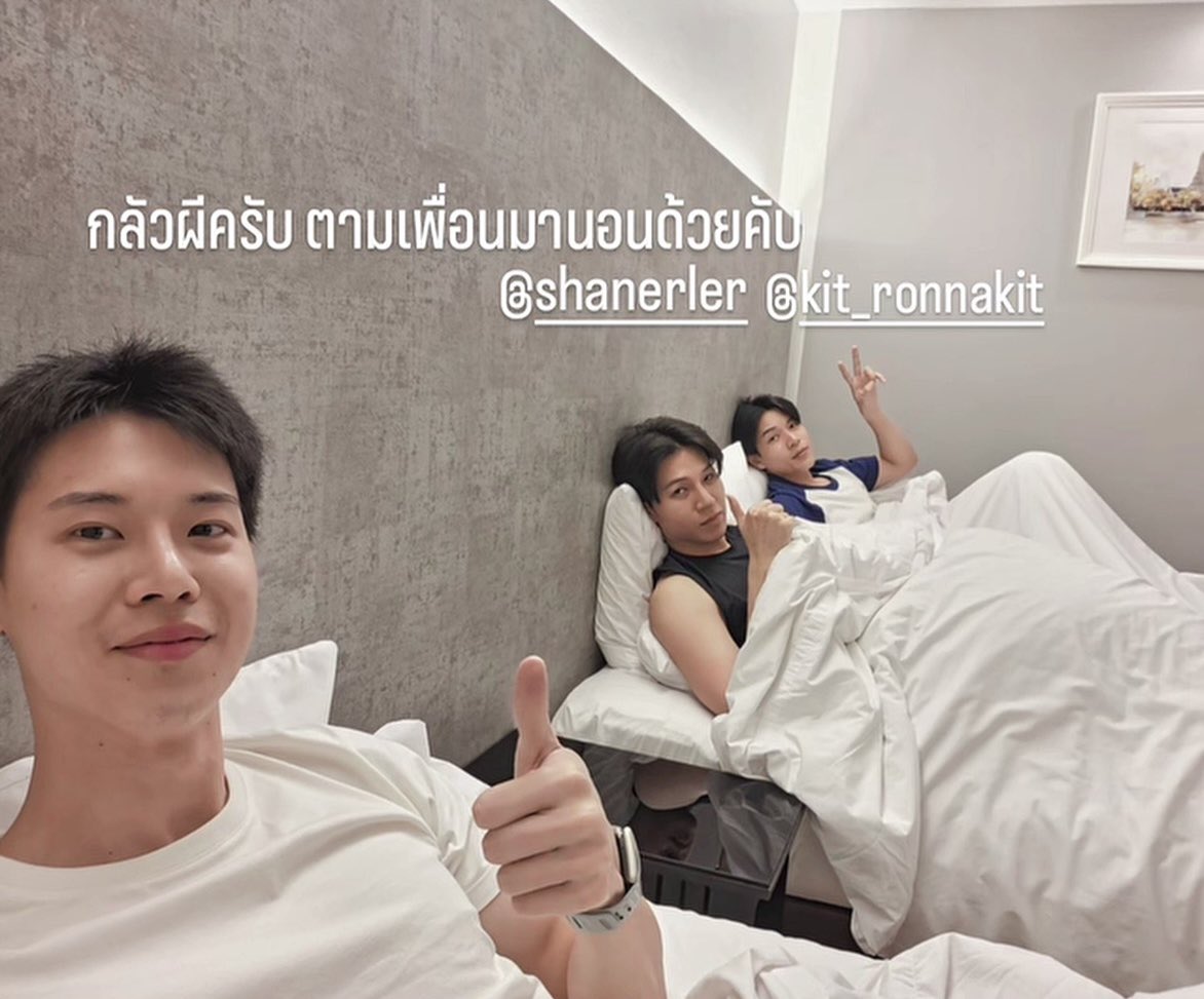 norfhorr's tweet photo. เจนซีเขาชูสองนิ้วจร้า✌🏻ใหม่มาก https://t.co/eJRJCgRLNl