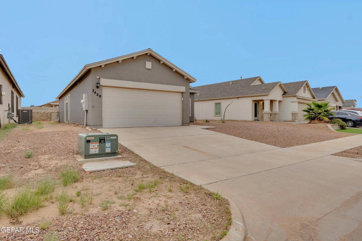 JRod7912's tweet photo. Open House Fri Oct 09, 3:00pm - 6:00pm &amp; Sun Oct 11, 3:00pm - 6:00pm at 7429 Norte Mesa LN, El Paso. 3 beds, 2 baths. $249,000.
https://t.co/rCmZW97qz9 https://t.co/e4TnHHXwuf