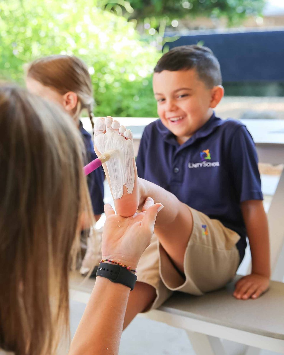 UnitySchoolFL's tweet photo. 👻 The Ghost Feet painting activity is definitely one of our favorite fall traditions in Kindergarten! 👣🎨 Our little artists had so much fun painting their feet to make spooky ghost prints. We love seeing their giggles and festive creativity! 💙🧡

#UnitySchoolFL #DelrayBeach https://t.co/qFVJiW3sFx