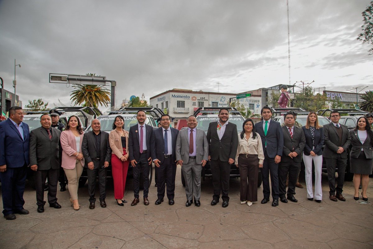 plataforma3mx's tweet photo. 🚔 Javier Rivera Bonilla entregó 11 nuevas unidades para fortalecer la seguridad y atención de emergencias en Apizaco, con una inversión municipal de 6.09 millones de pesos. Siete serán para Policía Municipal. https://t.co/byCiptZdLF
