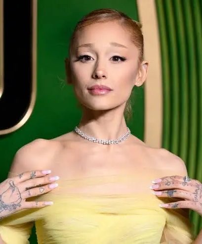 petalsluvr's tweet photo. Ariana Grande comments on ongoing issues with potholes in Birmingham.

“it’s such a fucked situation… potholes in the pavement.” https://t.co/7zbiLIcfTo