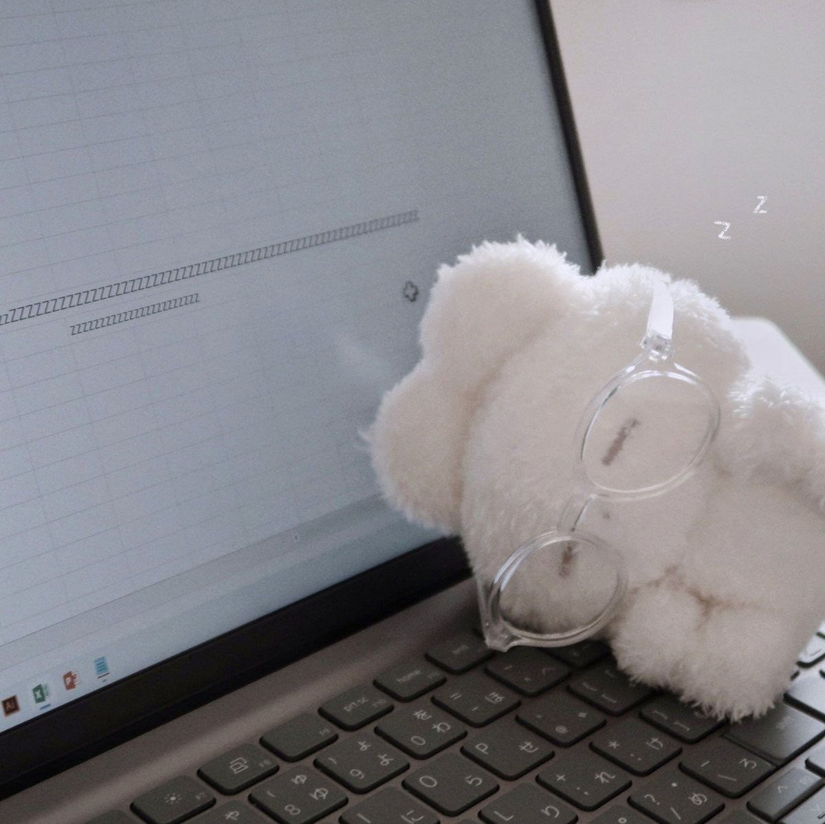 swarpkid's tweet photo. お腹すいた〜
でも胃がもたれてほんのり吐き気がするwww https://t.co/Elx8tObBVq