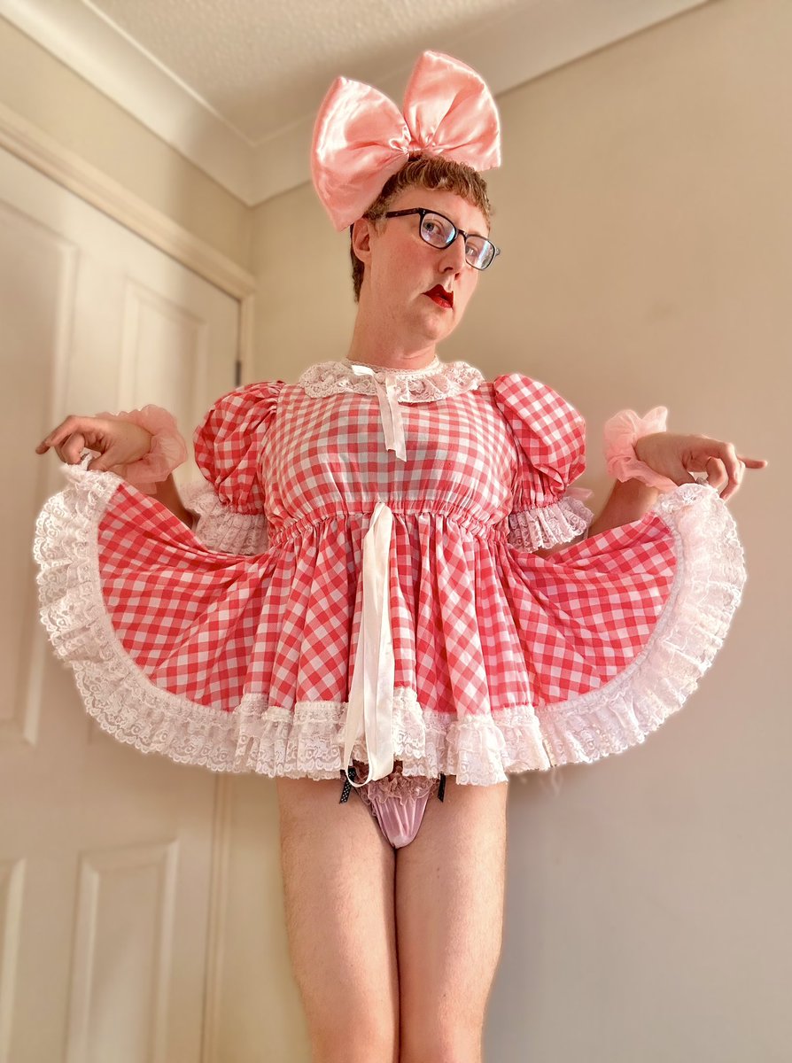mooshsub's tweet photo. Two photos from my ‘prissy sissy’ exploits…

I adore the sensation of all of the frills and ruffles, but I still can’t help feeling a little pathetic, emasculated and exposed 😳

* sissification - fetish - femdom * https://t.co/TpP0BCaqEA