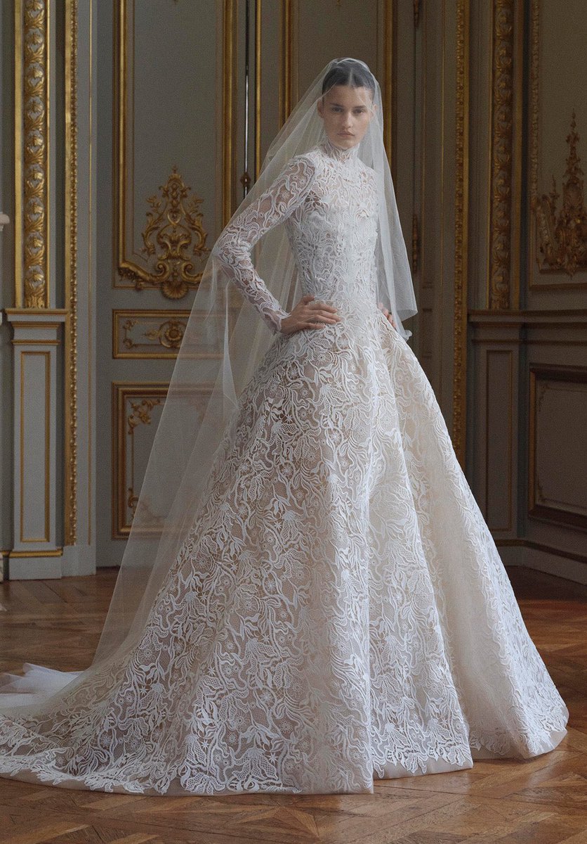 the_ms_boss's tweet photo. Ładne te suknie ślubne od Ellie Saab🫠
Te polskie są wszystkie takie same… https://t.co/tZYtX3hgDx