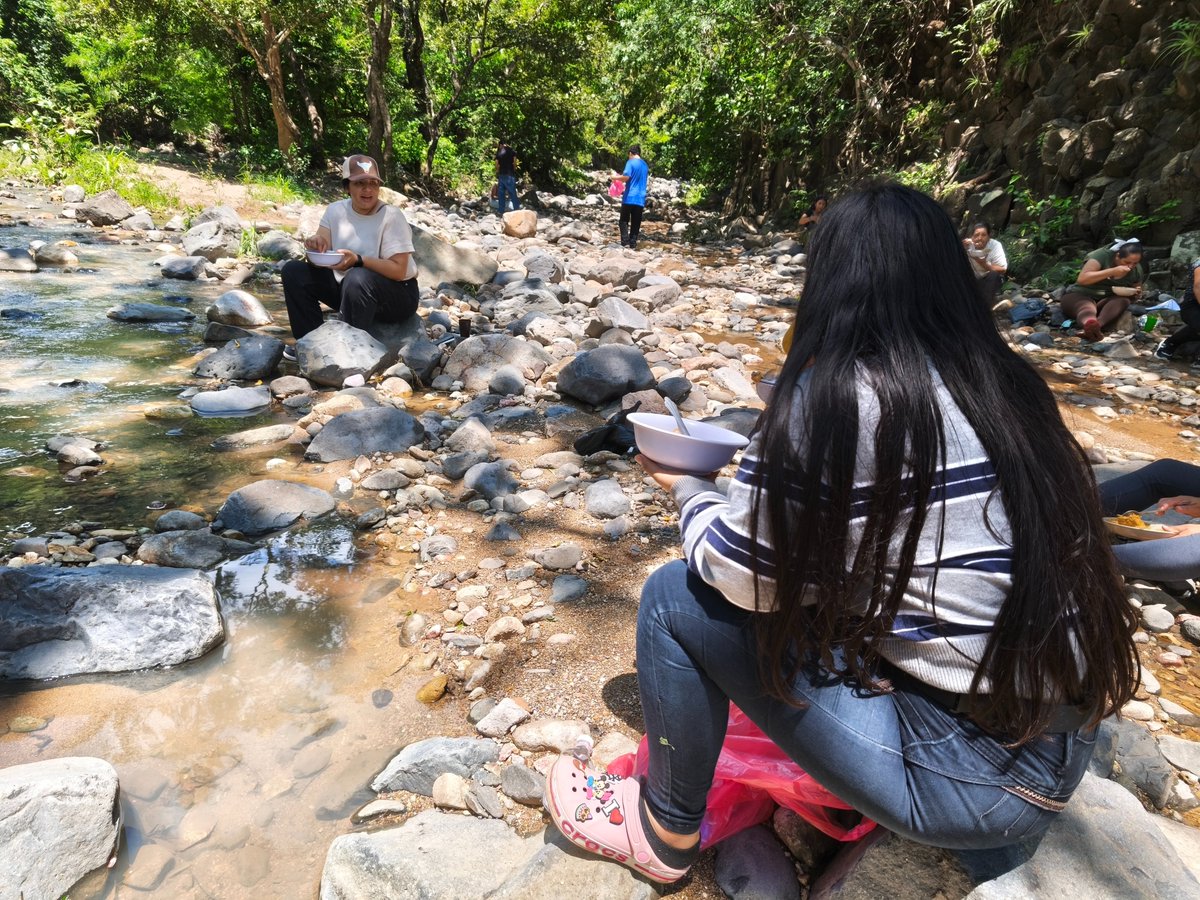 AMAESsv's tweet photo. Cerramos con un espacio de convivencia entre mujeres y juventudes, donde se compartieron experiencias, aprendizajes y el entusiasmo de trabajar unidas y unidos. (6/7)

@infodemiasv @VozPublicaVP @AFPespanol @RevistaFactum @MSobAlimentaria @SomosAguaES https://t.co/7r36Pn3ALJ