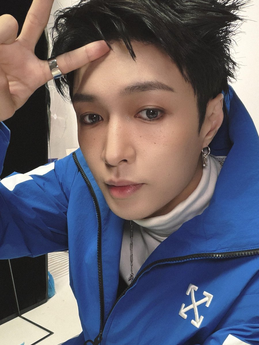 E123057's tweet photo. Happy birthday, Mr. Zhang!
Eat well and get plenty of rest. 🎂💙
#1007HappyLAYday
#HappyLayDay #2026LAYDAY
@weareoneEXO
@layzhang @lay_studio https://t.co/bwIxXJWOlx