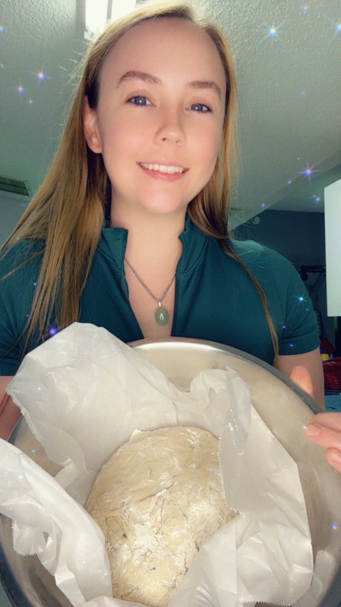 syndica_'s tweet photo. Watch me bake this bad boy up and chill with me in my kitchen! Live on https://t.co/oemRTRg37F 💕💕💕￼💕💕💕💕💕💕 https://t.co/rl9PYIi8U7