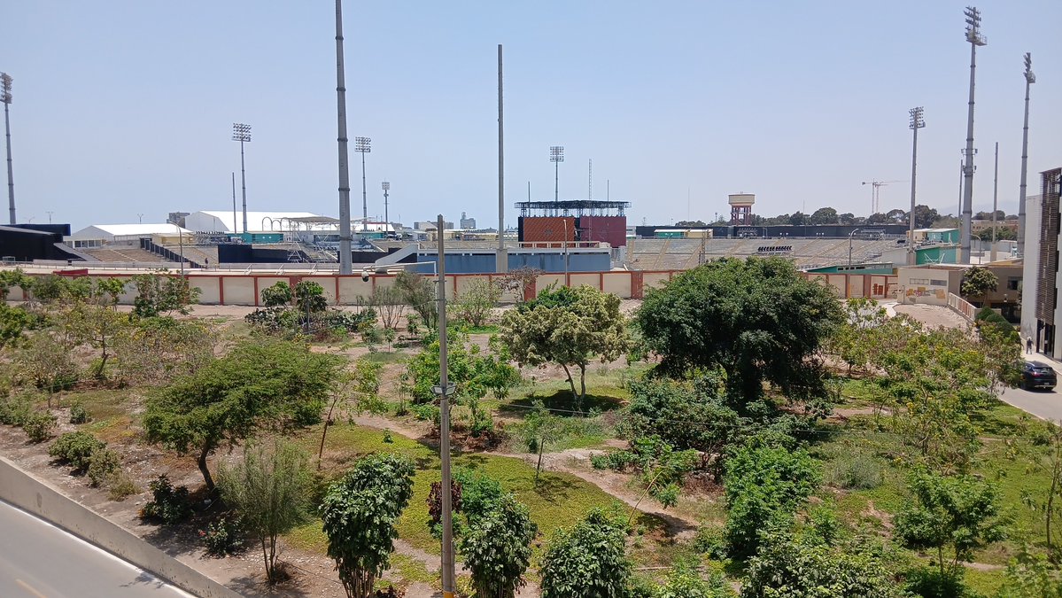 imtrella's tweet photo. no logro dimensionar lo gigante que es el escenario dios miooo https://t.co/N6BHMZJhyK