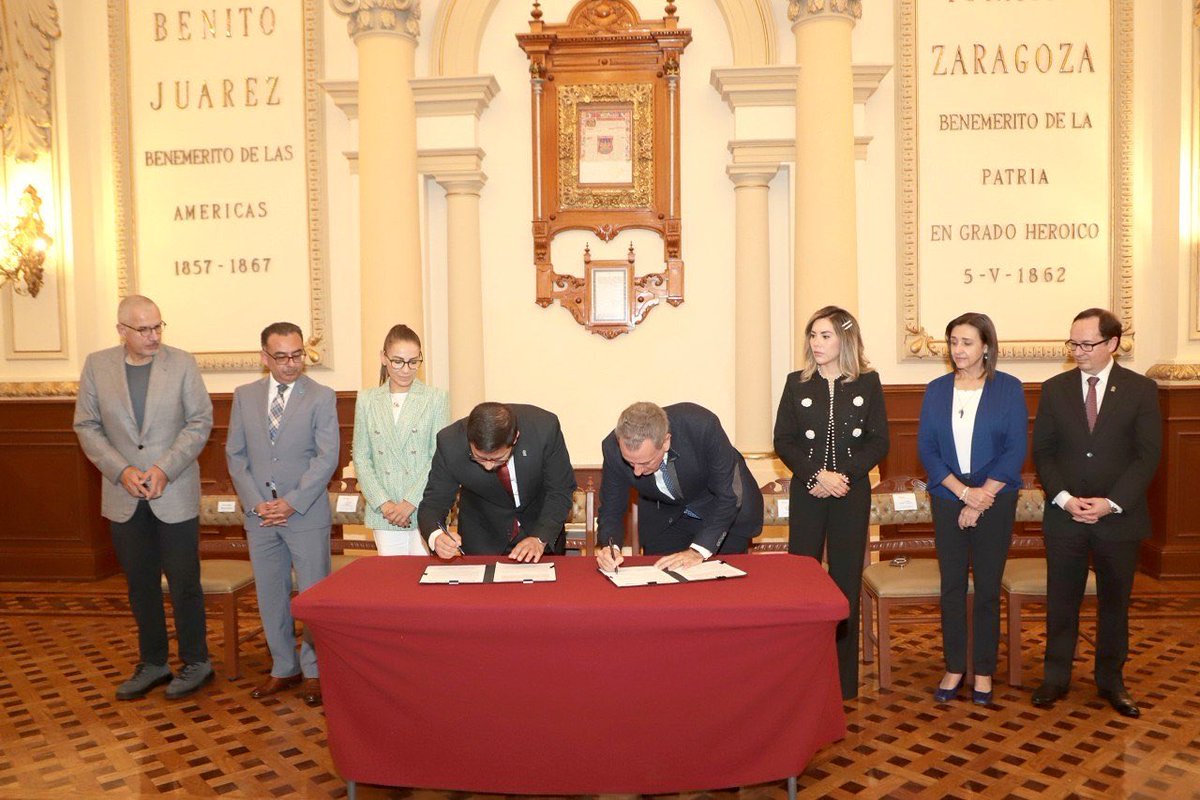 msilvaruiz's tweet photo. ✨ Construir puentes con nuestras universidades es también construir oportunidades para las nuevas generaciones.

Con la firma de este Convenio Marco de Colaboración entre el Gobierno de la Ciudad y @UPAEP, el presidente @pepechedrauimx fortalece el trabajo conjunto para impulsar el talento, los proyectos y la preparación de las y los jóvenes de #LaCapitalImparable.