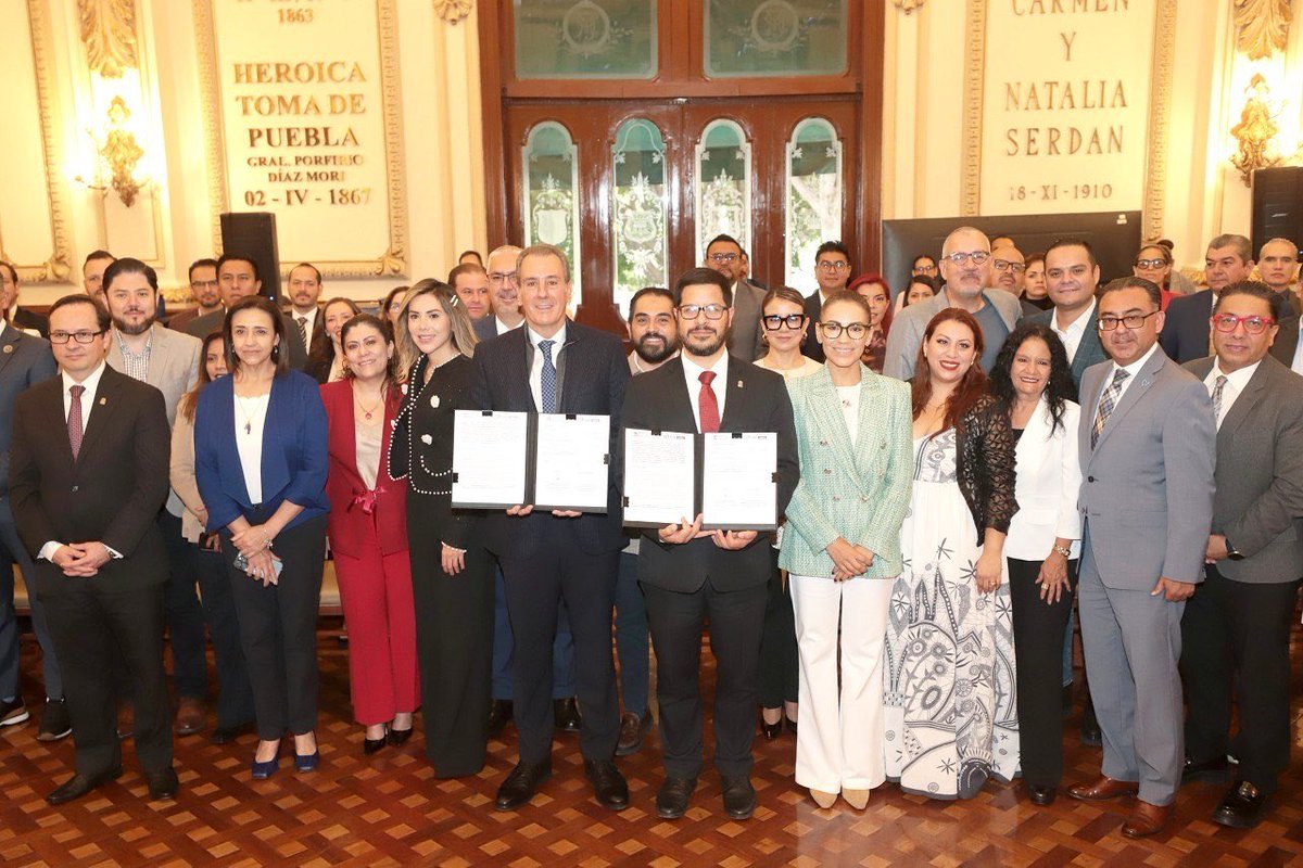 msilvaruiz's tweet photo. ✨ Construir puentes con nuestras universidades es también construir oportunidades para las nuevas generaciones.

Con la firma de este Convenio Marco de Colaboración entre el Gobierno de la Ciudad y @UPAEP, el presidente @pepechedrauimx fortalece el trabajo conjunto para impulsar el talento, los proyectos y la preparación de las y los jóvenes de #LaCapitalImparable.